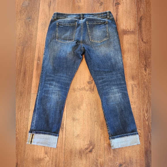 CAbi Slim Boyfriend Distressed Cropped Jeans Size 8 Runs Big - Picture 6 of 6